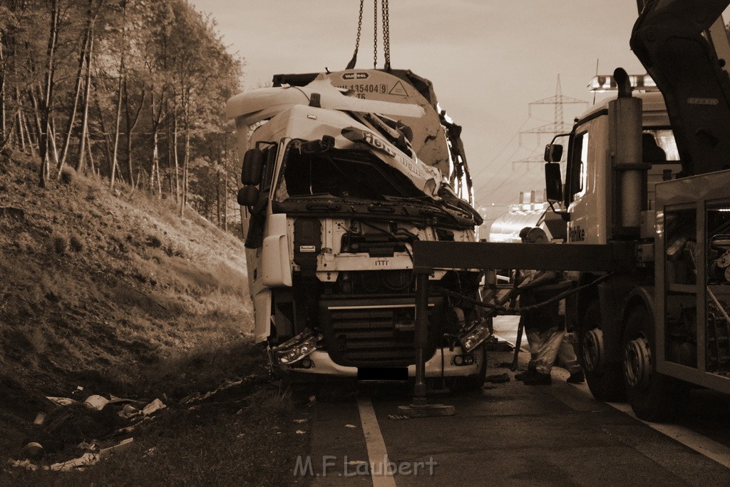 VU Gefahrgut LKW umgestuerzt A 4 Rich Koeln Hoehe AS Gummersbach P587.JPG - Miklos Laubert